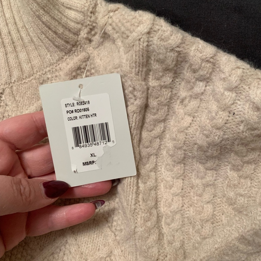 NEW - Women’s Soft Warm Sweater - Picture 3 of 4